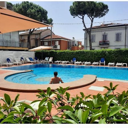Residence Il Capodoglio Rimini Eksteriør billede