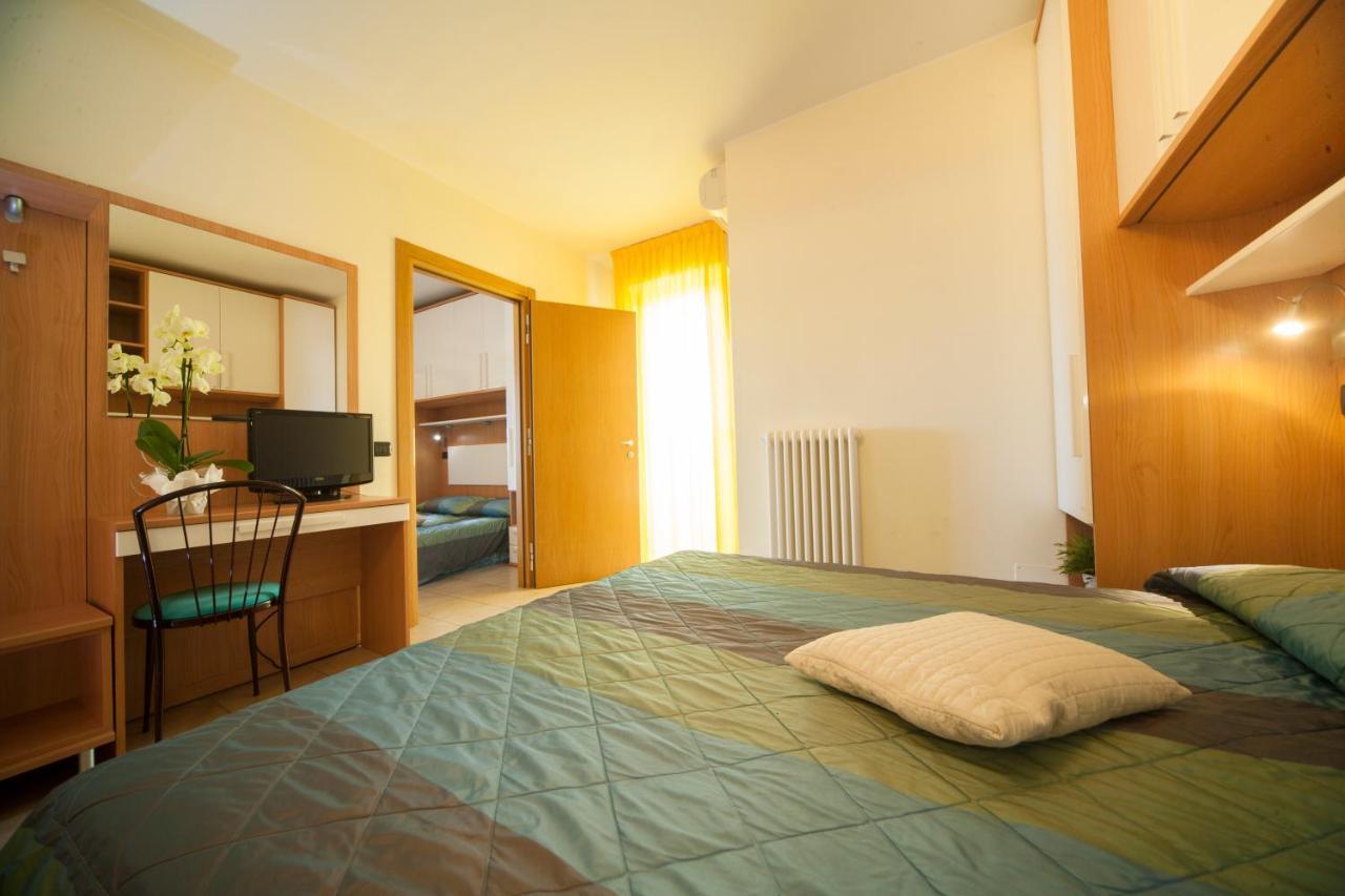 Residence Il Capodoglio Rimini Eksteriør billede