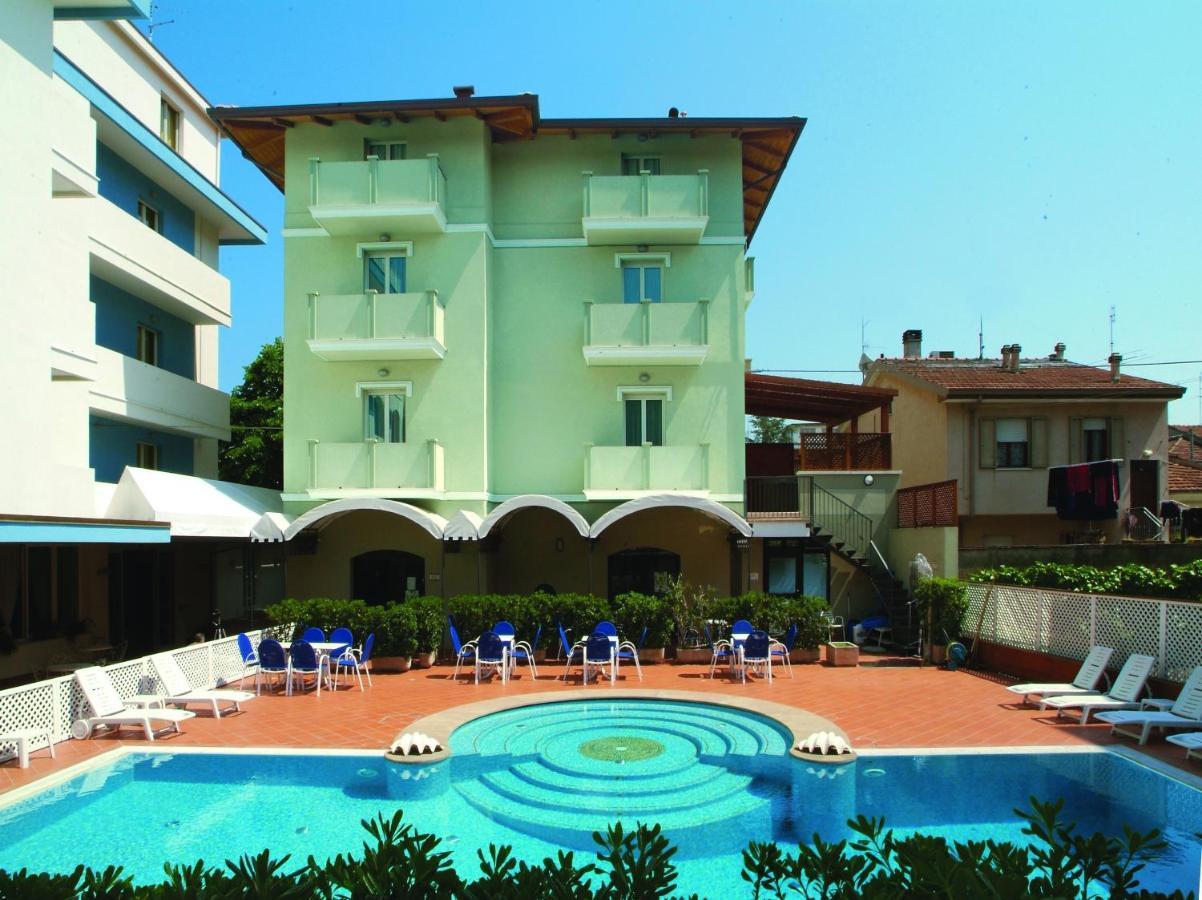 Residence Il Capodoglio Rimini Eksteriør billede