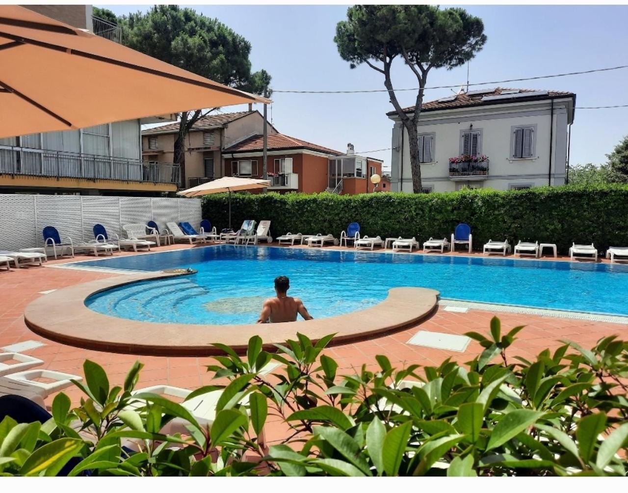 Residence Il Capodoglio Rimini Eksteriør billede