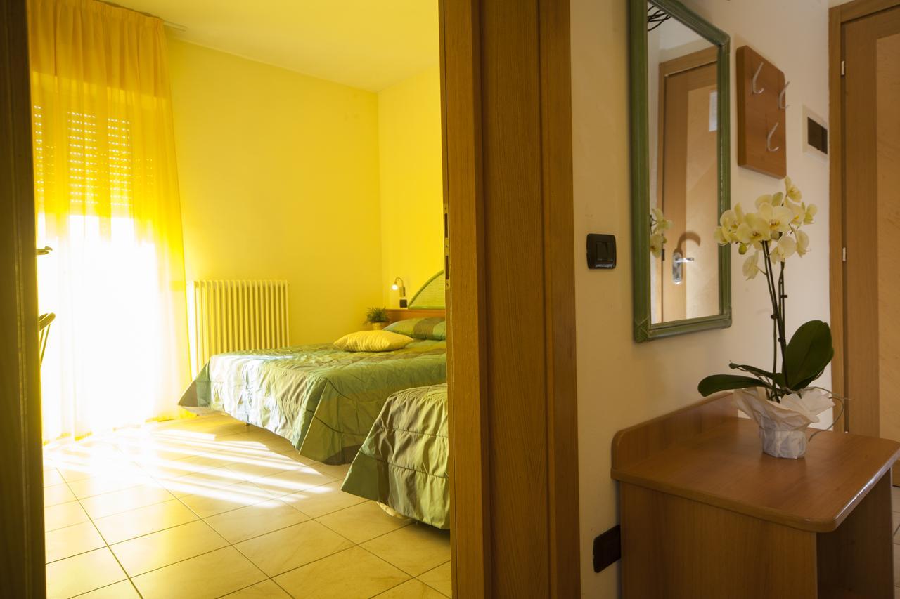 Residence Il Capodoglio Rimini Eksteriør billede