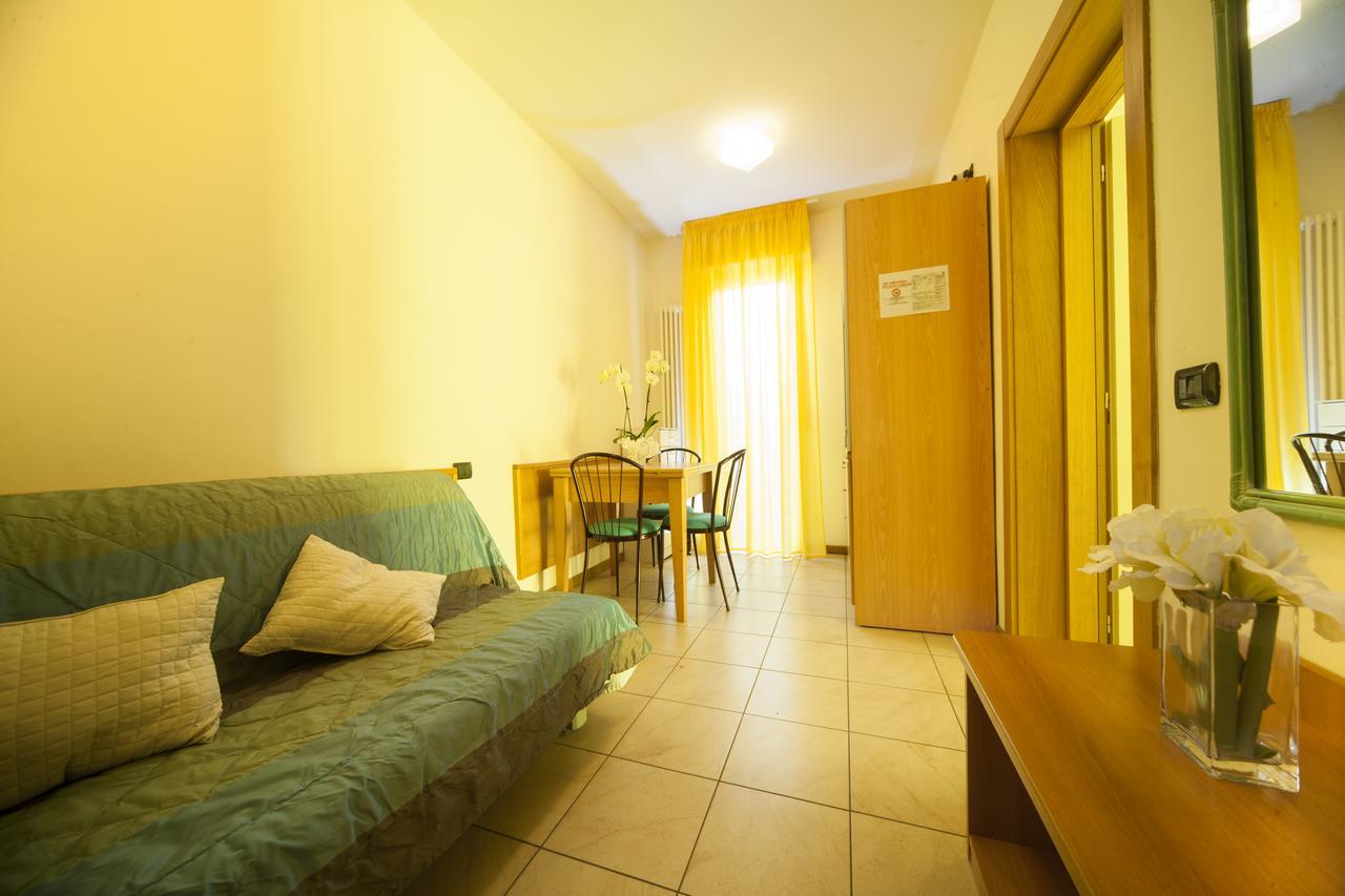 Residence Il Capodoglio Rimini Eksteriør billede