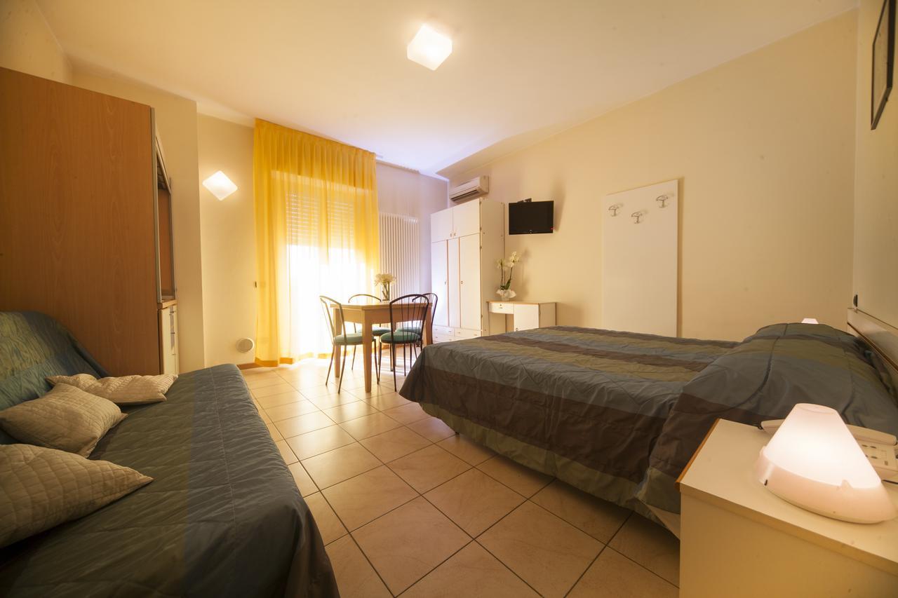 Residence Il Capodoglio Rimini Eksteriør billede