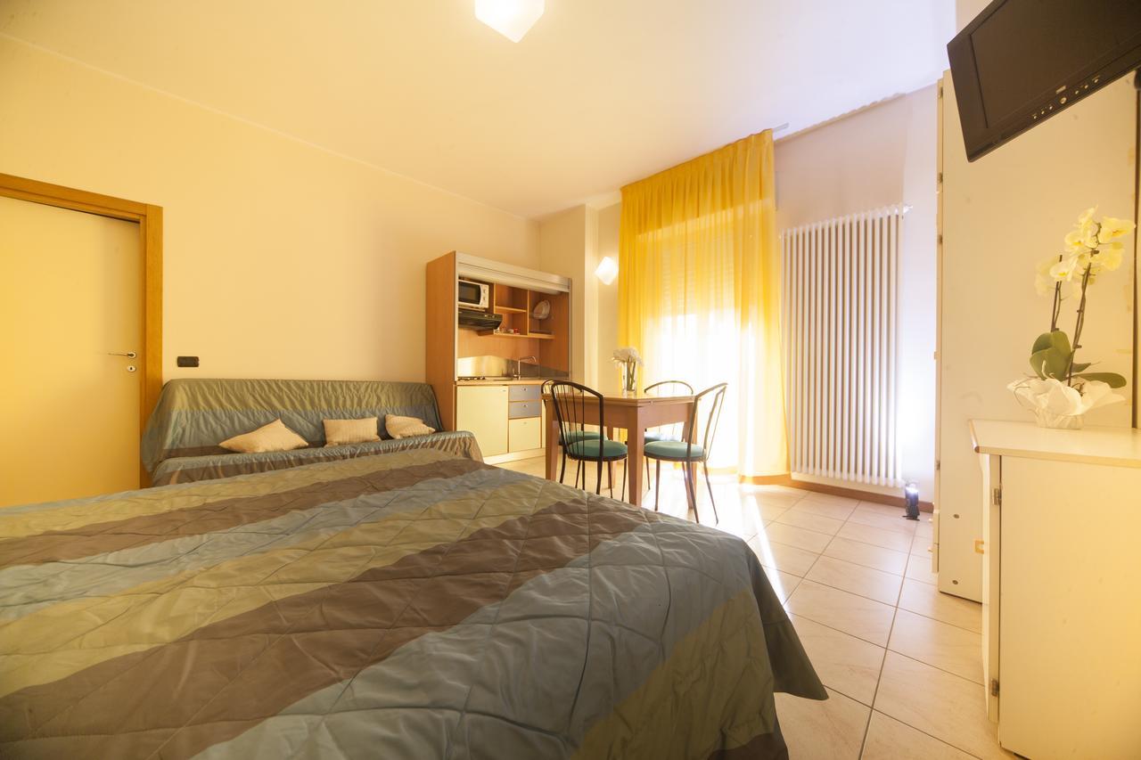 Residence Il Capodoglio Rimini Eksteriør billede